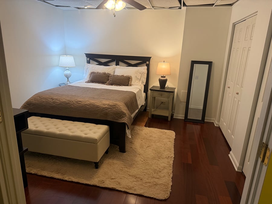Queen bedroom. Large closet. Lower level apartment.