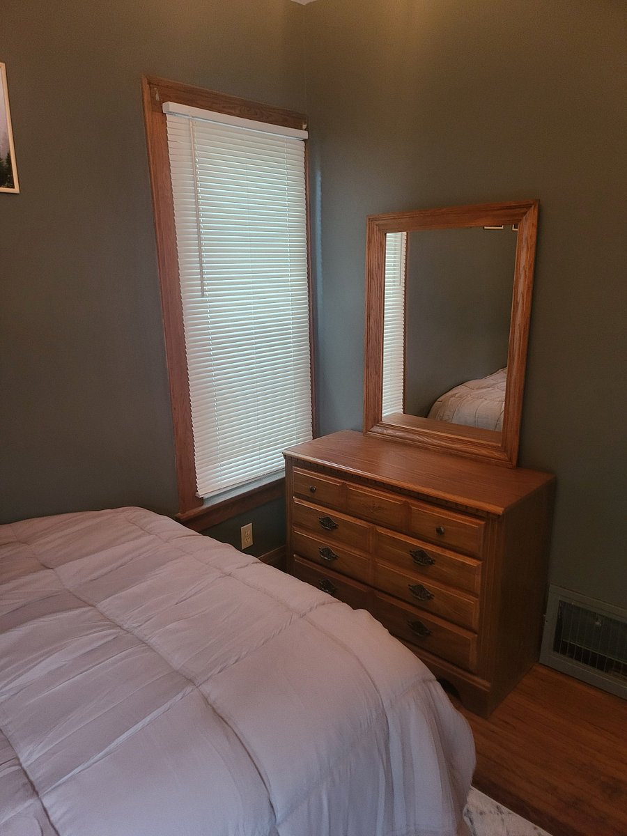 Full Bedroom