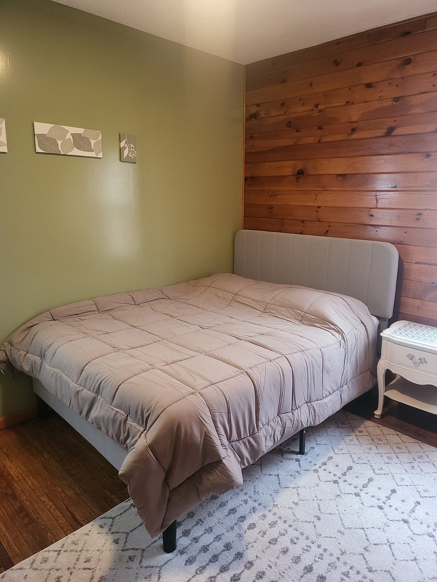 Queen Bedroom