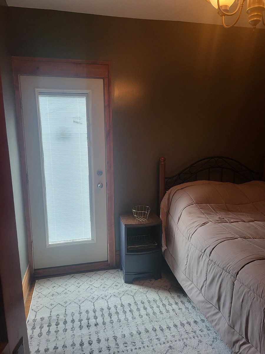 Full Bedroom