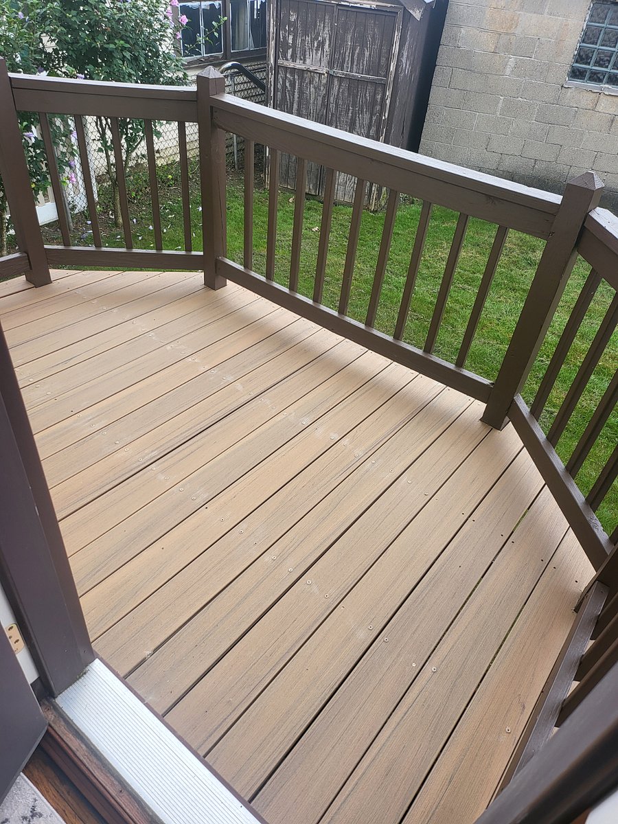 Deck with access from the bedroom