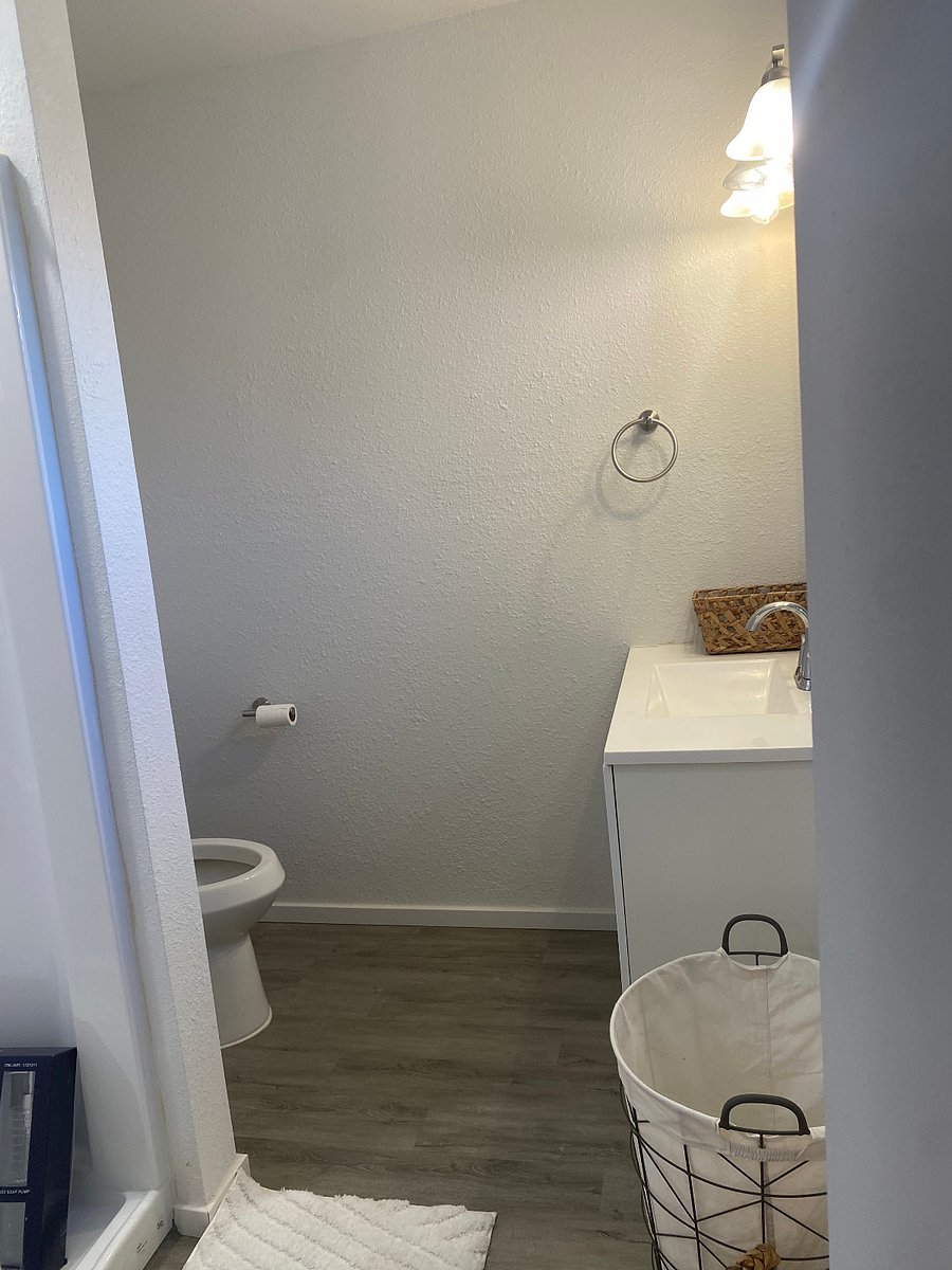 Suite B- Restroom