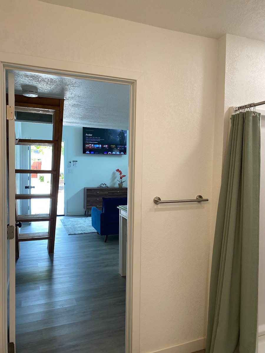 Poolside Loft-Suite (1A)- Restroom