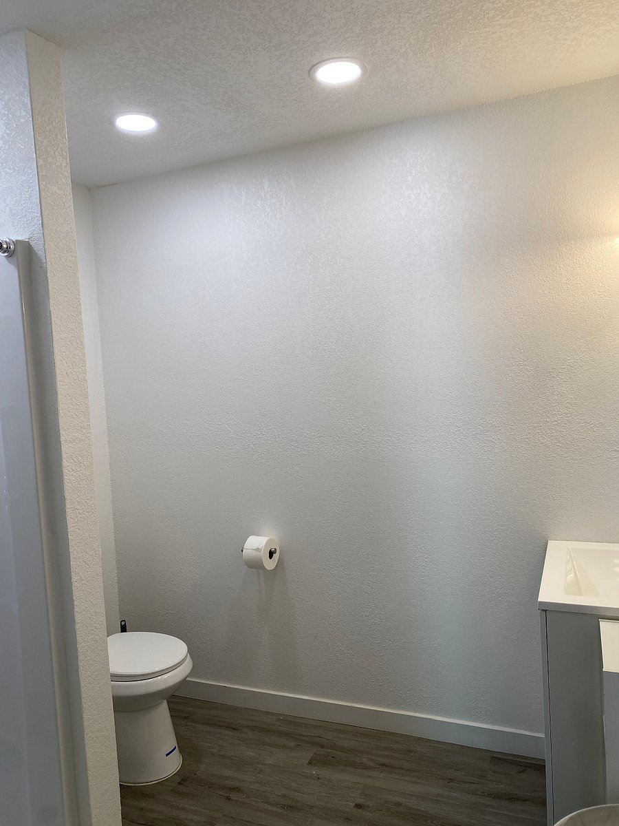 Poolside Loft-Suite (1A)- Restroom