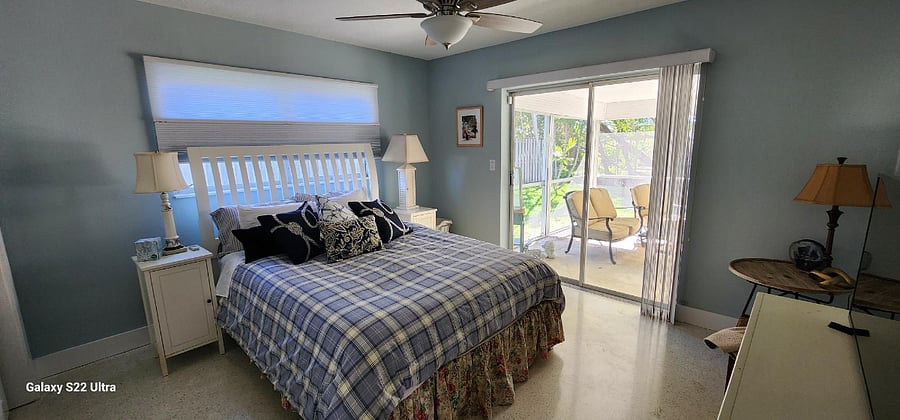Pillow top queen mattress with large closet and sliders to to 40 x 22 screened in porch 