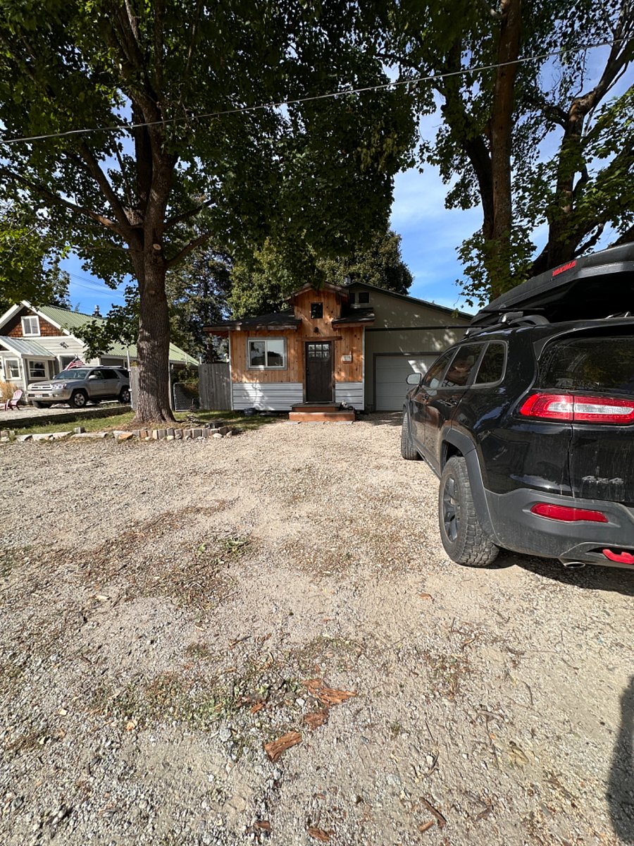 Parking for 4 cars