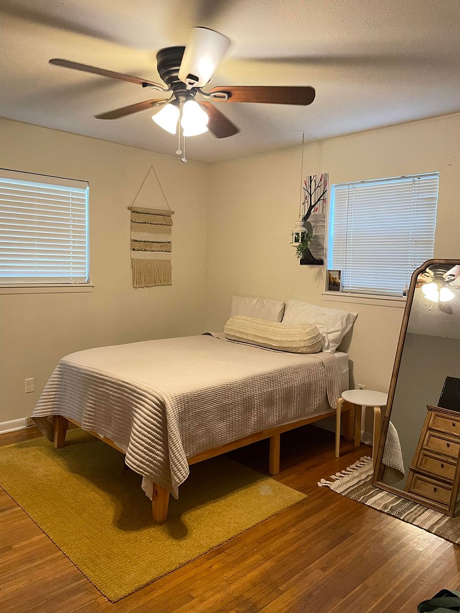 MASTER BEDROOM/ FULL BED