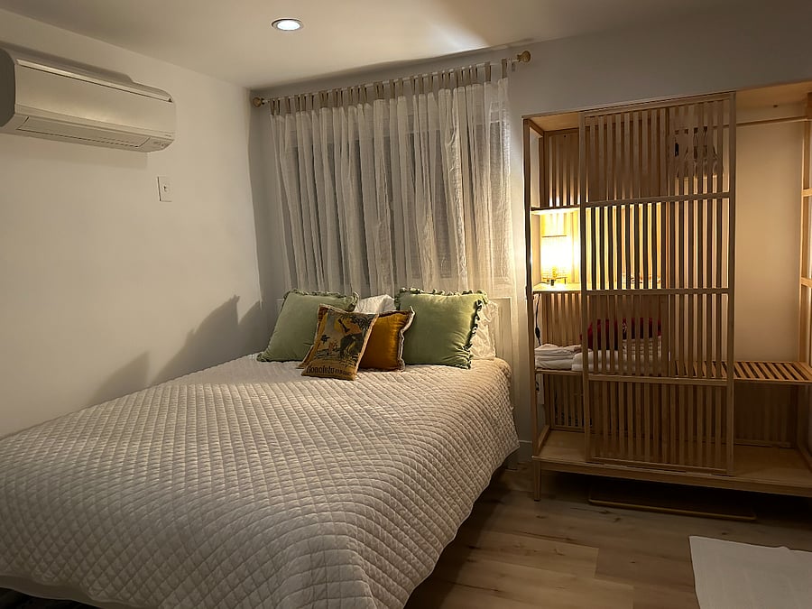 Queen bedroom 2