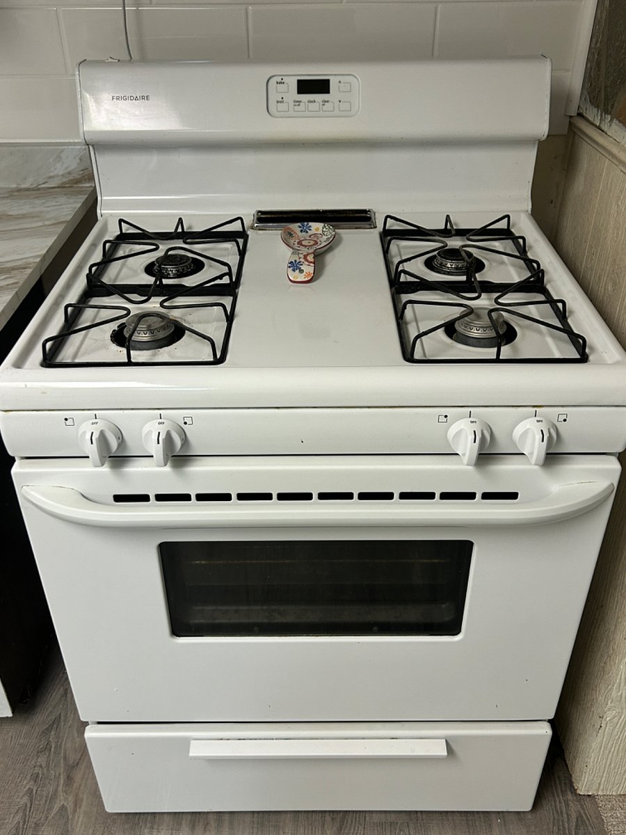 Gas stove.
