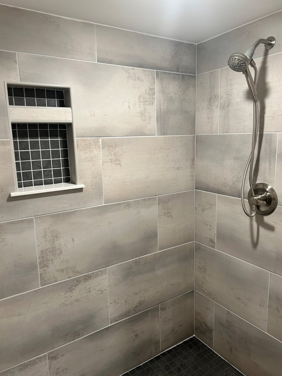 Brand new (spacious) tile shower.