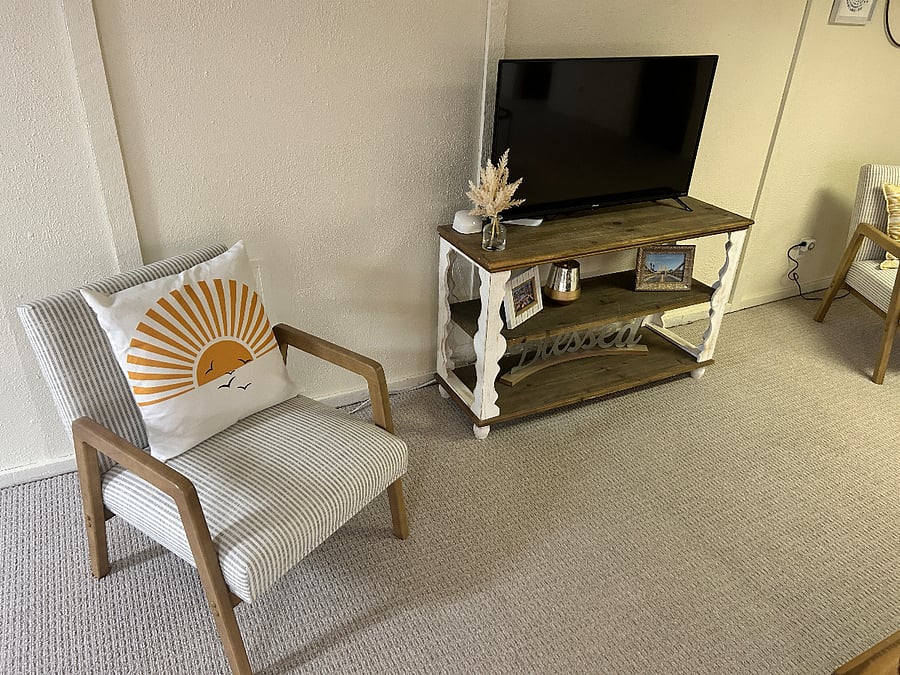 Seating and Smart TV.