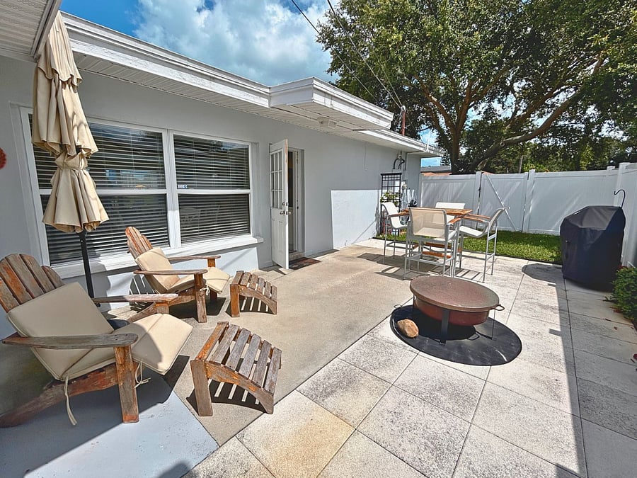 Back yard BBQ, Firepit and relaxing ,quiet area.
