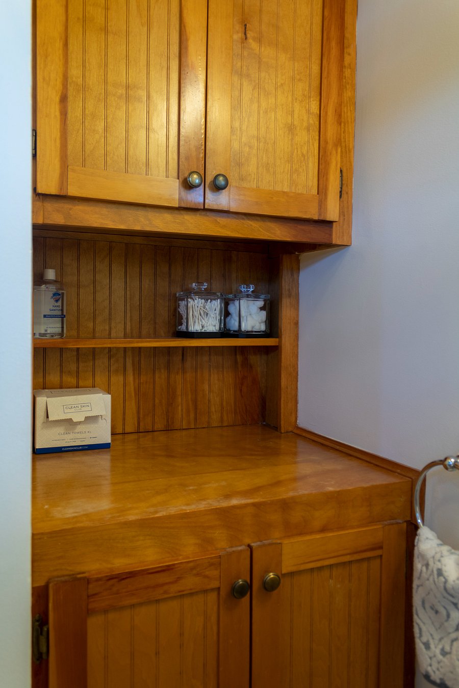 2nd floor bathroom cupboard