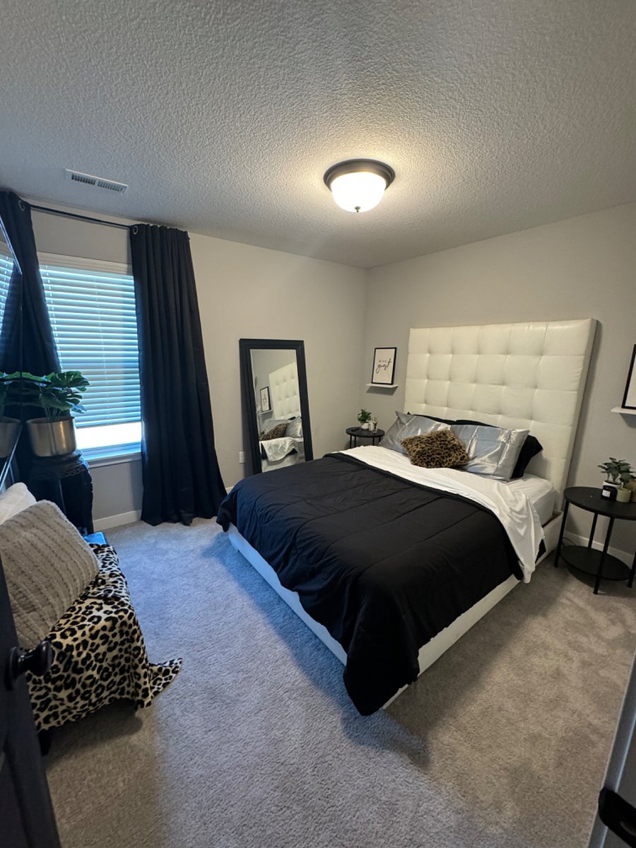 2nd room: Queen bed and 65" smart TV available!