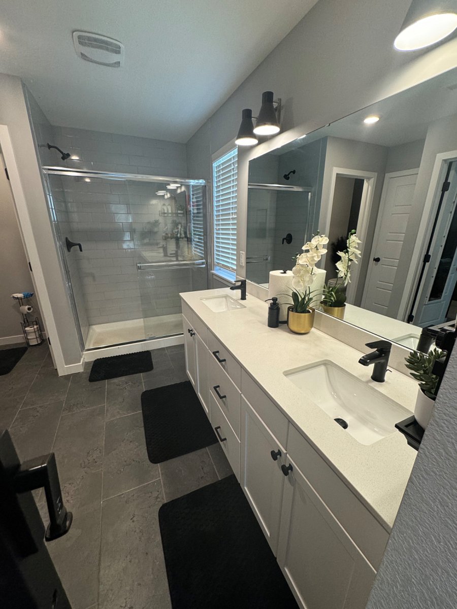 Master Bathroom!