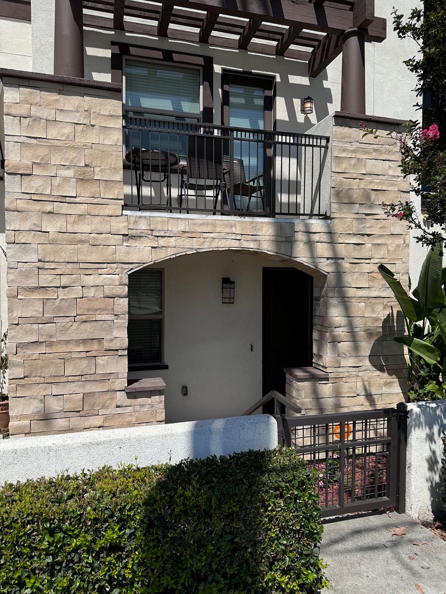 Picture of secured front of property 