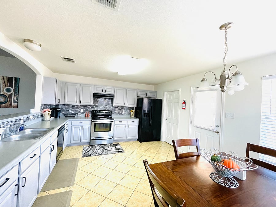 Kitchen/Dining Area