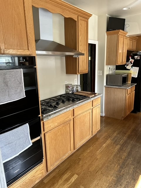 Large Full Size Kitchen.