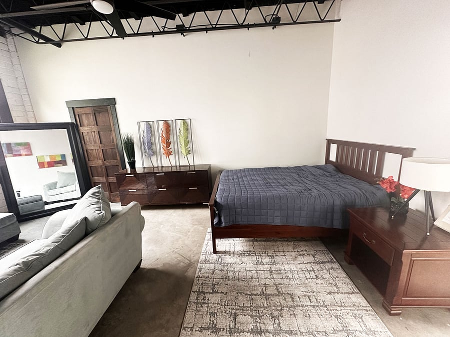 Queen size bed with new sheets and comforter, never used. Cooling pillows, but hypoallergenic can be provided at request.