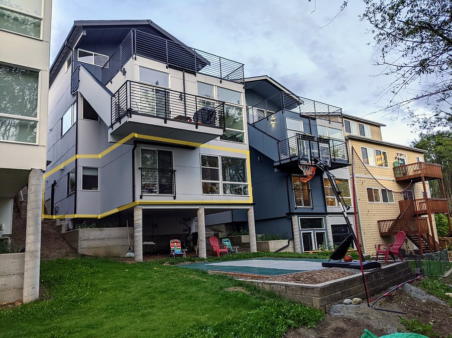 (Apartment unit exterior outlined in yellow.)