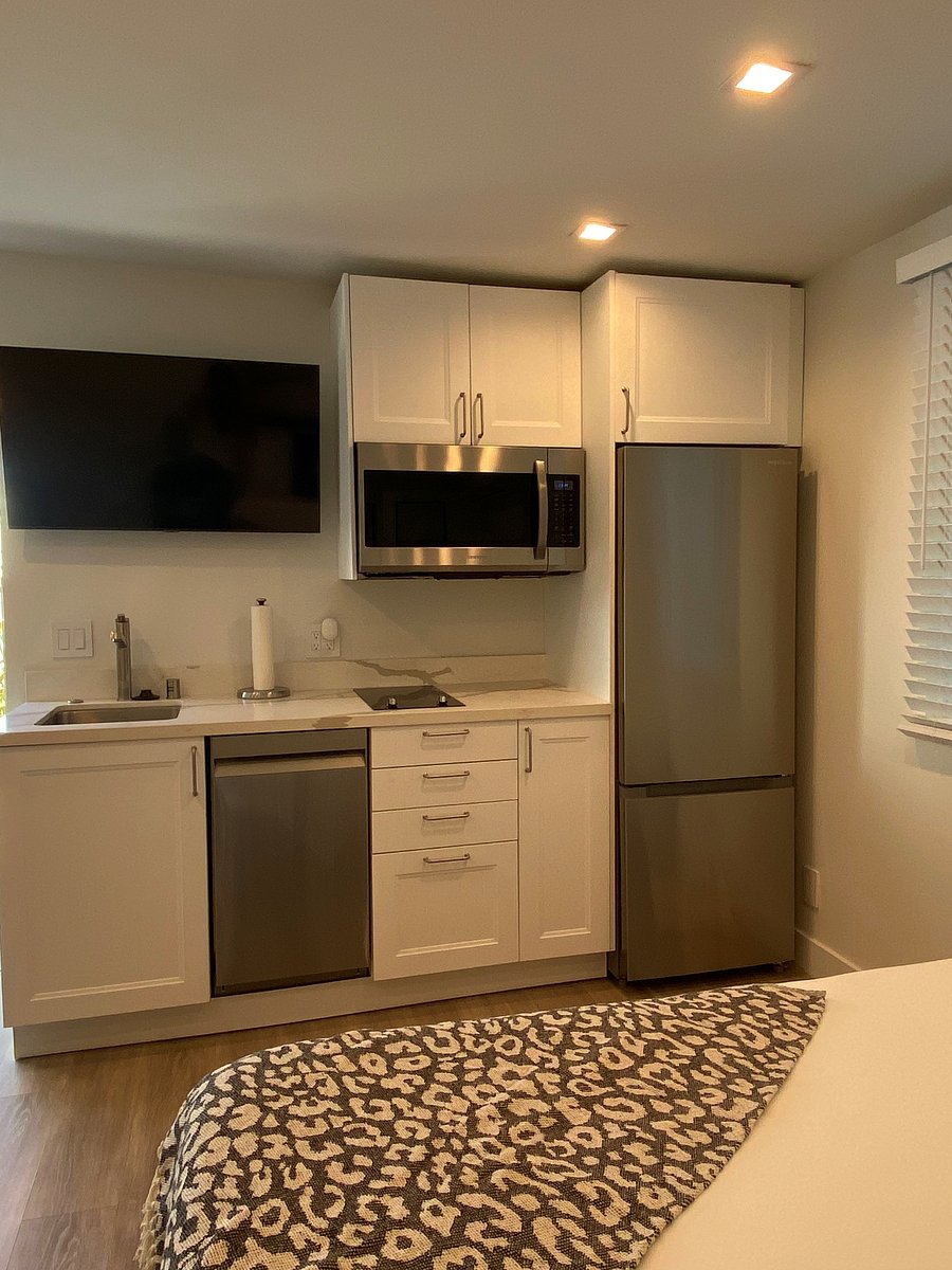 Kitchen with dishwasher