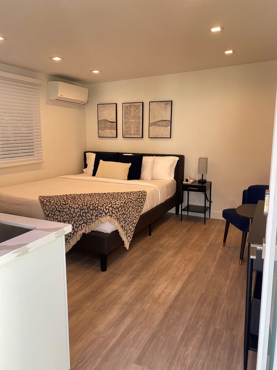 King size bed with a/c