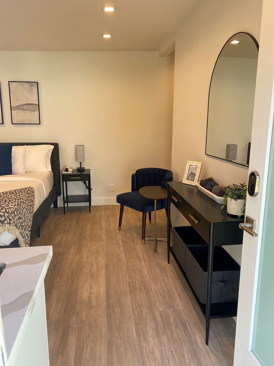 Laptop table with chair and storage 