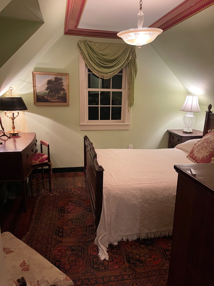Bedroom with dressing table