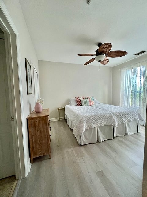 Mater Bedroom 2 
2 Twin XL