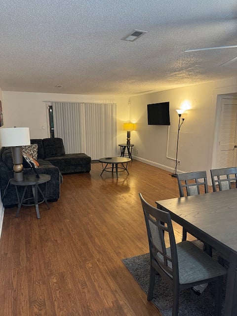 Furnished Finder property 726940_1 photo 2