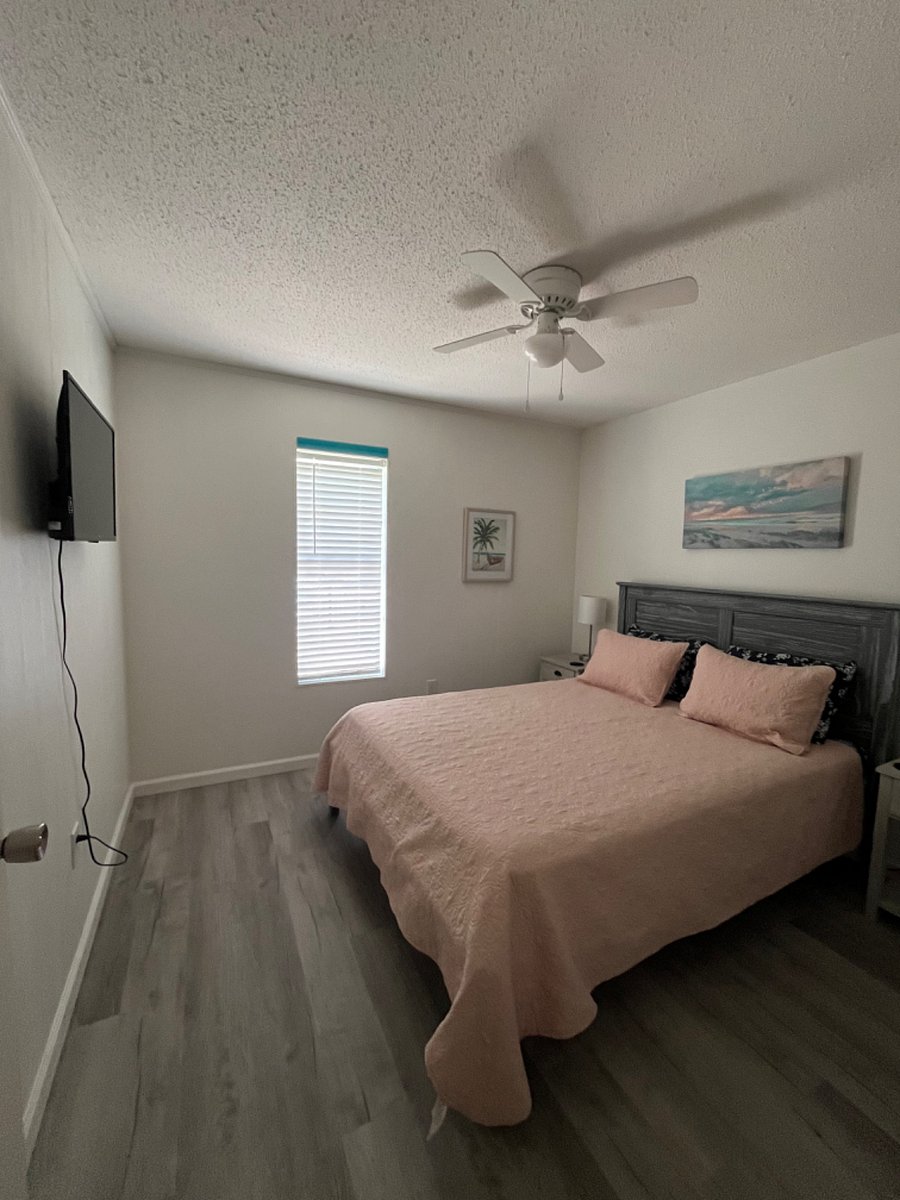 Queen bedroom