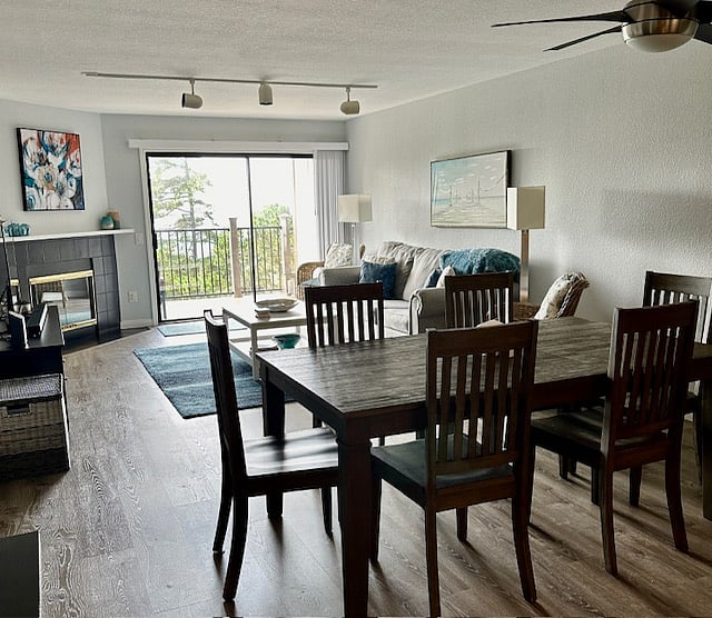 Dining/living with view