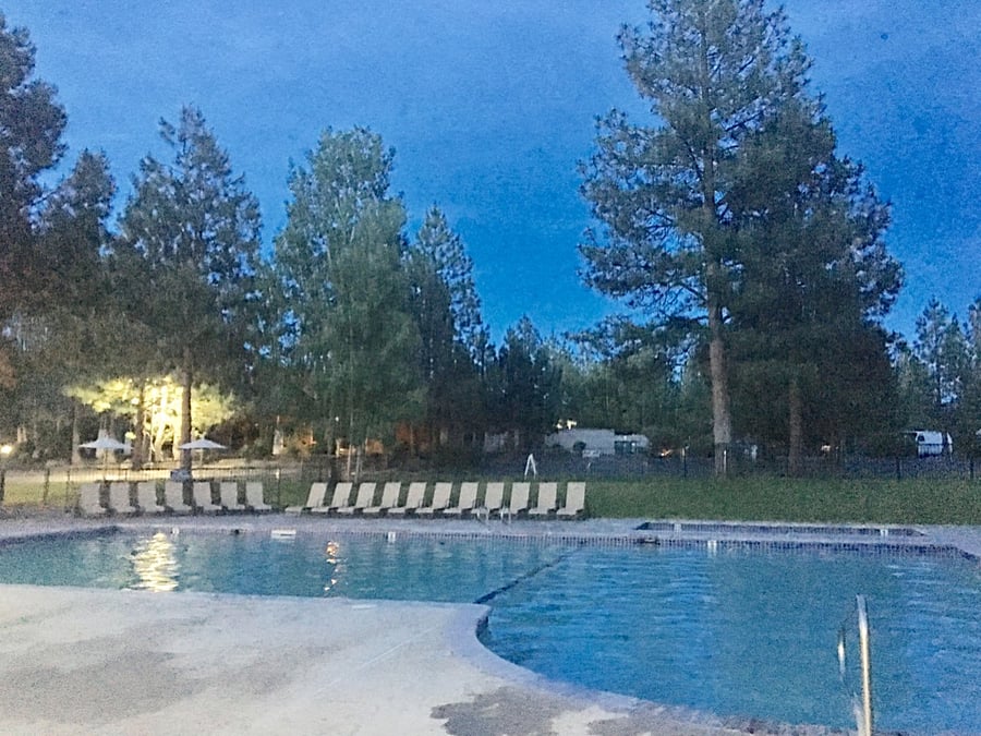 Pool(seasonal),
Hot tubs, Fire pits and BBQ's offered year round