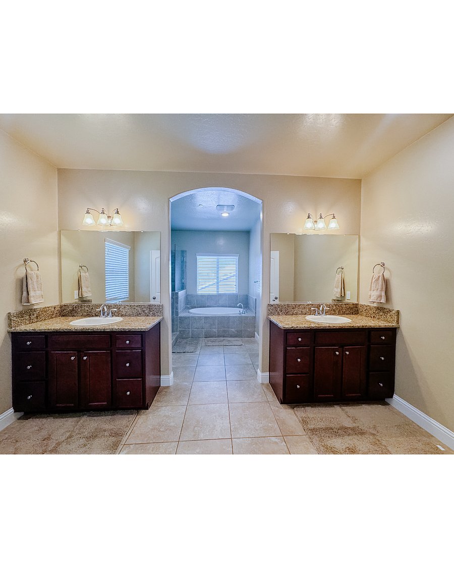 Dual vanity sinks