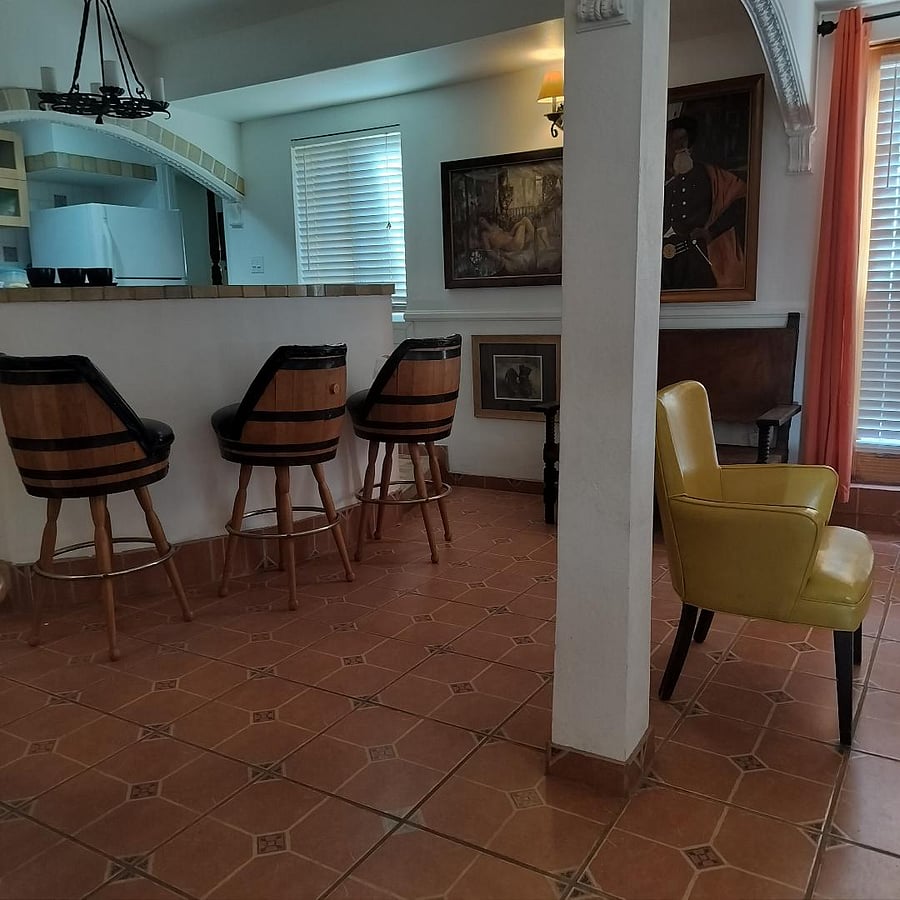 Bar area with inside outside seating for (6)Cozy