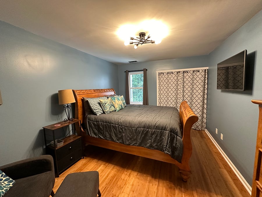 main bedroom with queen bed