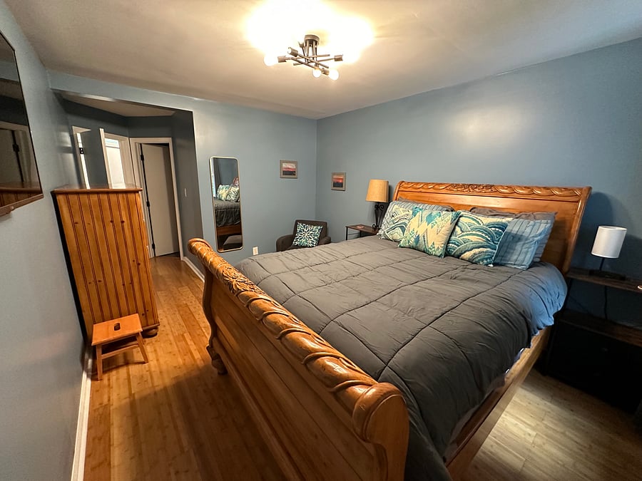 main bedroom with queen bed