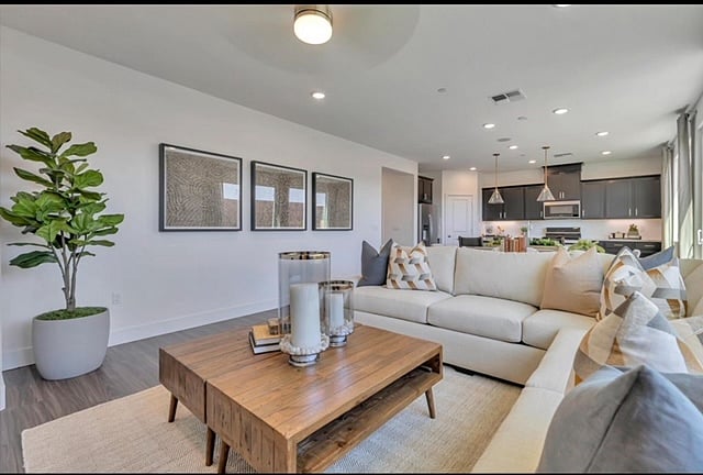 Furnished Finder property 727431_1 photo 3