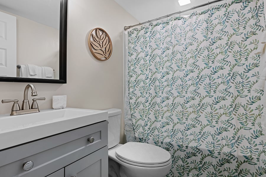 Full Bathroom #1