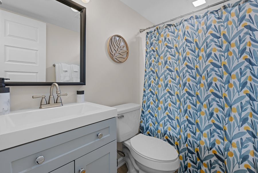 Full Bathroom #2