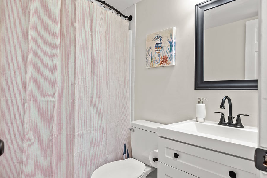 Full Bathroom 2