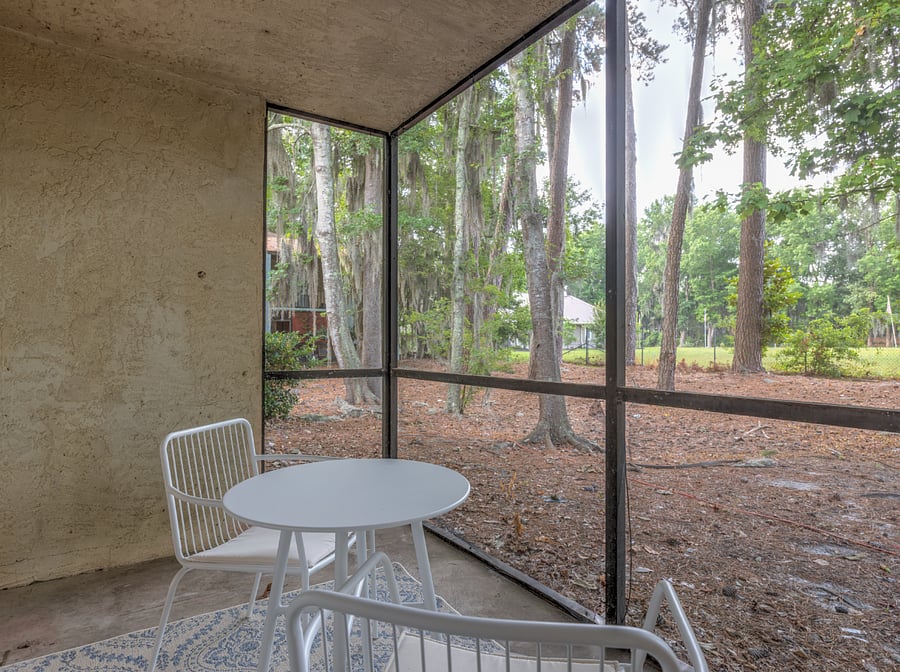 Screened Porch 
