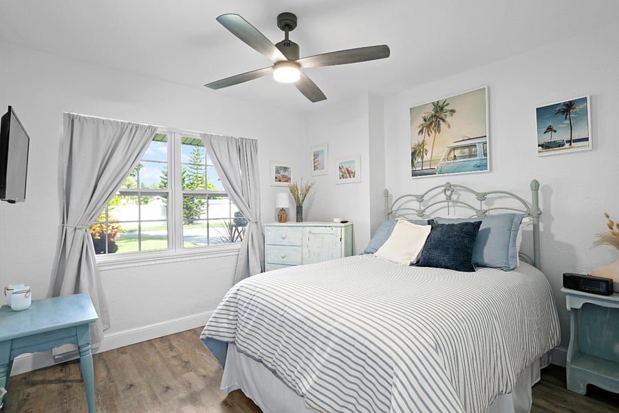 Downstairs- Bedroom 1 - Full bed. Includes room darkening curtains, smart tv and white noise machine.