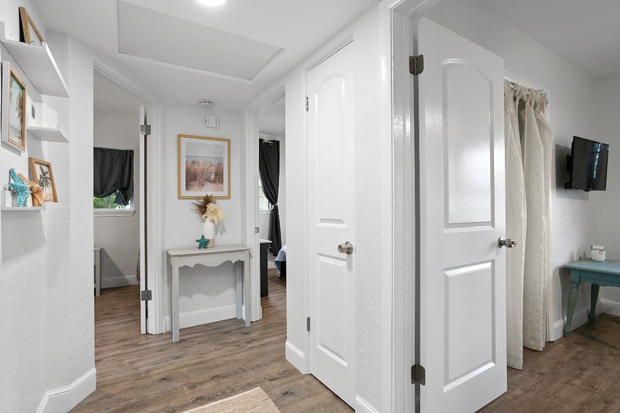 Hallway to bedrooms 1-3