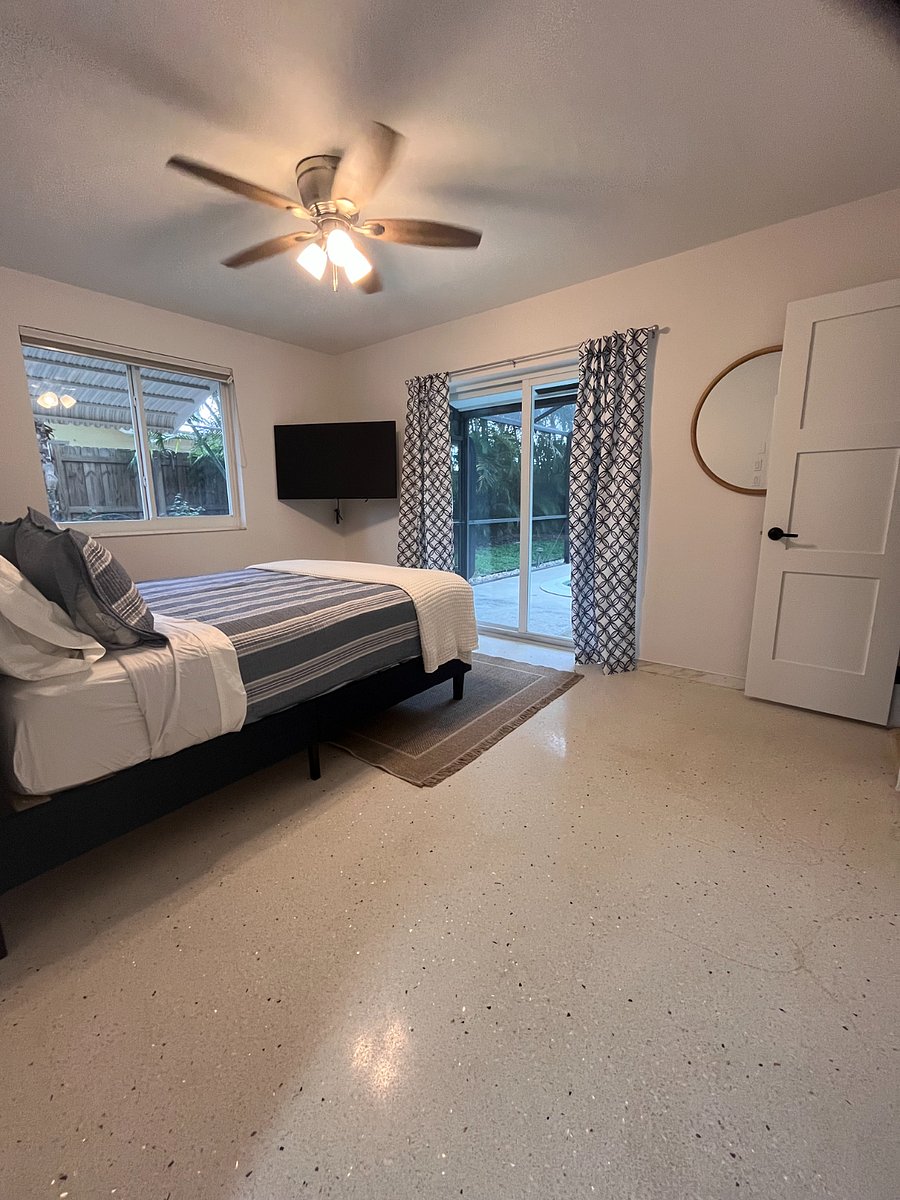 Queen bed looking out to the pool area