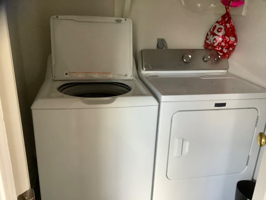 The washer/dryer are off the kitchen.