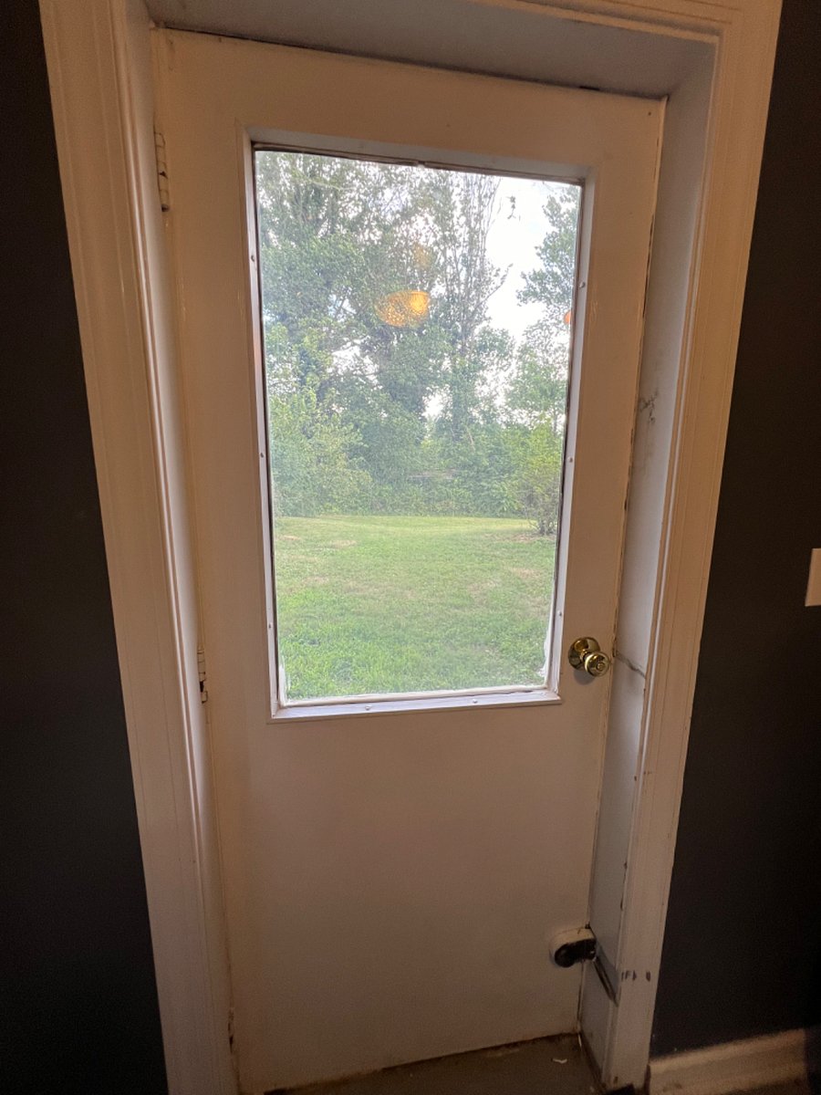 Private entrance to bedroom #D and walk out to backyard. Come and go as you please. No key entry and Ring doorbell camera 