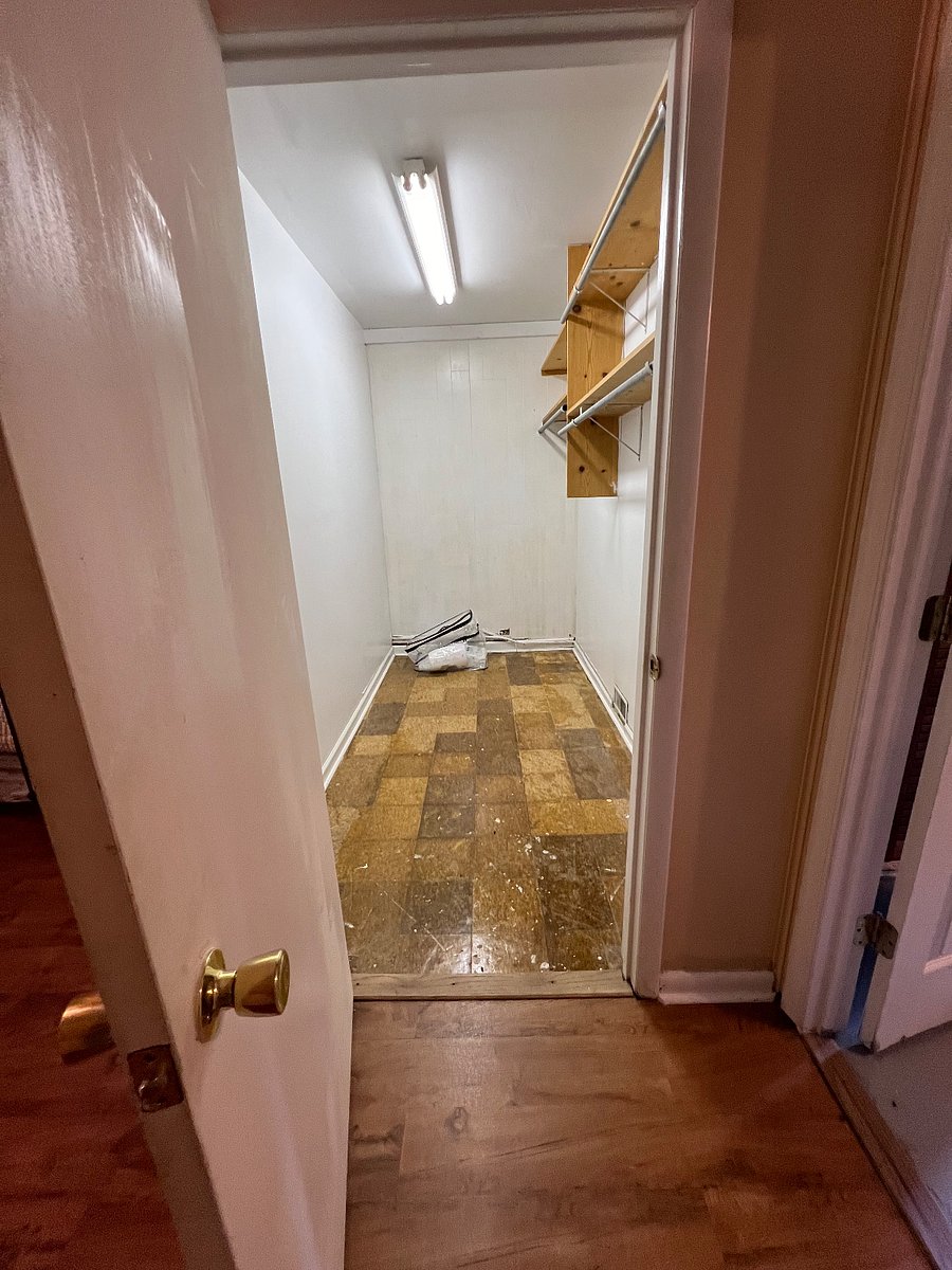 Bedroom#D - large walk in closet 