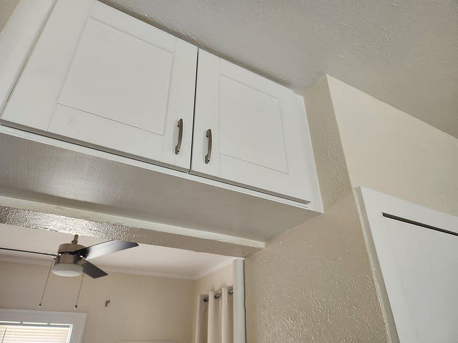 Immediately next to the entrace door you will find a coat and shoe closet as well as an overhead cabinet for less used items. We provide a step ladder.