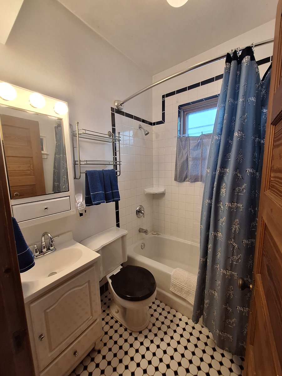 Full tub, permanent shower rod, and plenty of storage. It's not large, but it packs a punch